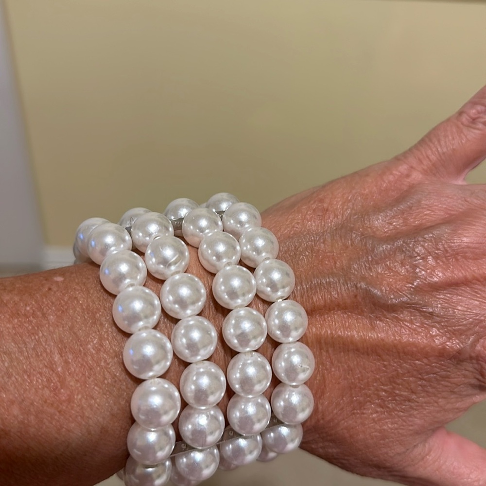 Pearl bracelet